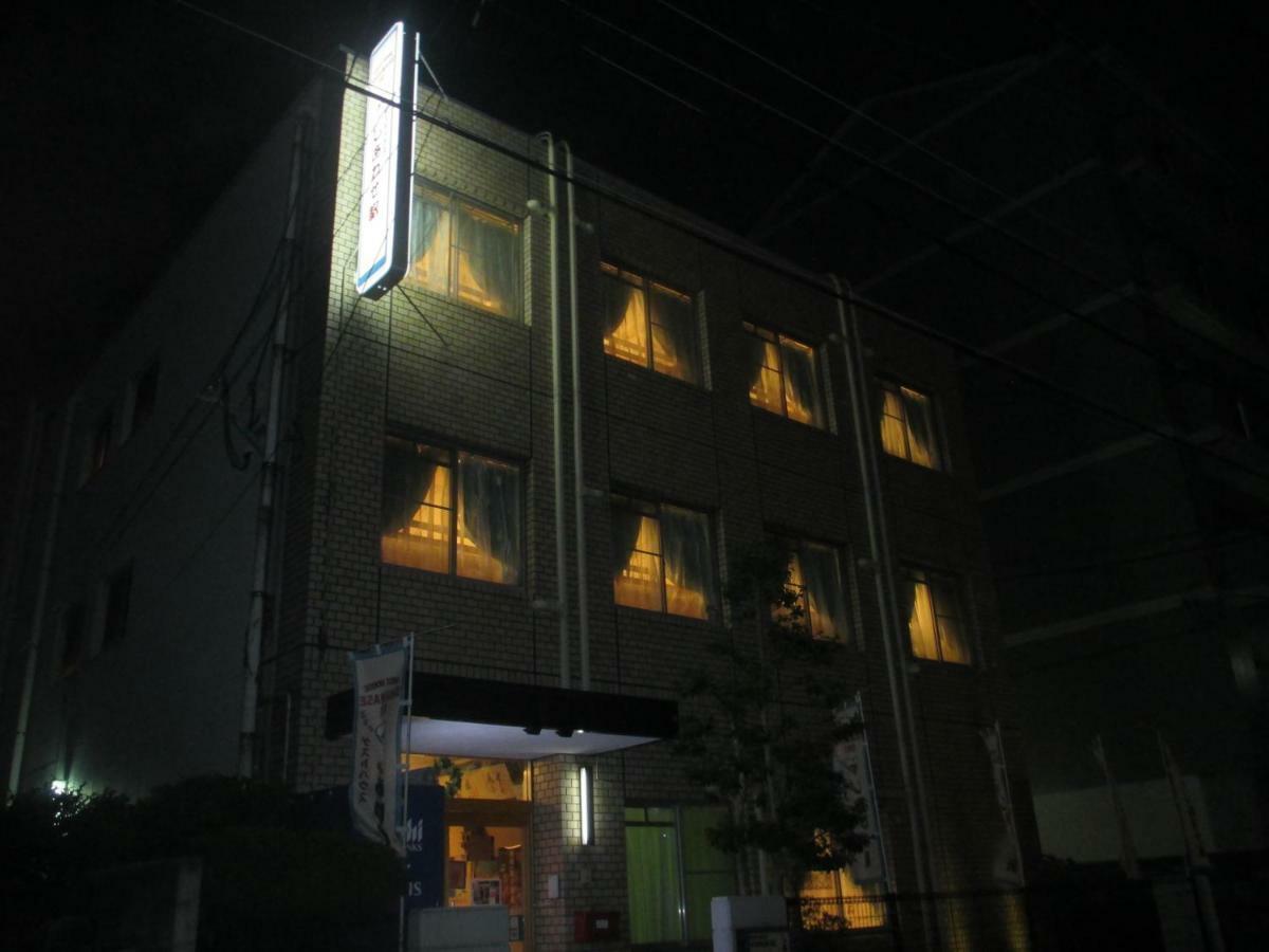 Guesthouse Shiawase Eki Fukuoka  Exterior foto